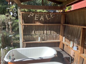 Property grounds - Wine Country Apartment on the Farm (Cloverdale)