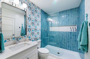Towels, soap, toilet paper - Coastal Cabana ~ Poulsbo, WA  (Poulsbo)