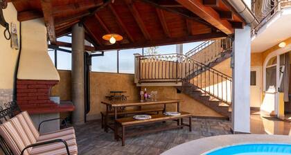 Awesome home in Visnjan with private swimming pool, can be inside or outside