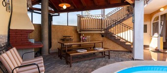 Awesome home in Visnjan with private swimming pool, can be inside or outside