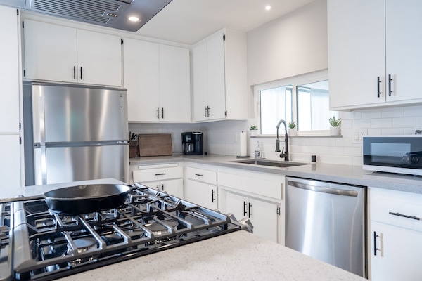 Frigorifero, microonde, forno, lavastoviglie