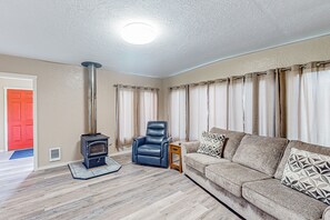 Televisión, chimenea