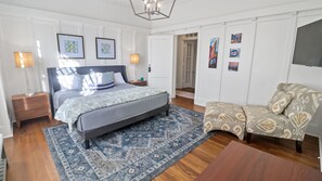 4 chambres, bureau, fer et planche à repasser, lit parapluie