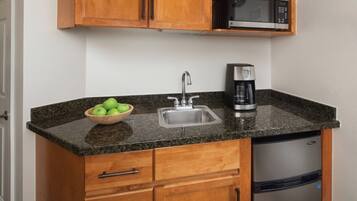 Fridge, microwave, dishwasher, coffee/tea maker