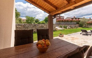 屋外ダイニングエリア