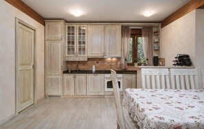 3 bedrooms, iron/ironing board, travel crib, free WiFi - Stunning home in Novigrad with sauna (Novigrad)