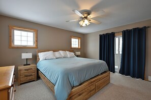 3 bedrooms, free WiFi, bed sheets - Osprey Point - Lakefront Dock, Kayaks & Fire Pit (Cable)