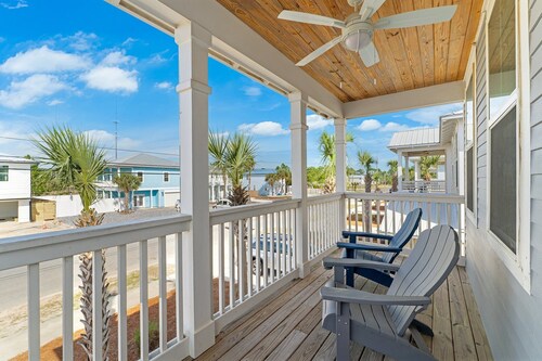 3 Minute to beach shops private heated pool 5 King beds 4 BA sleeps 19
