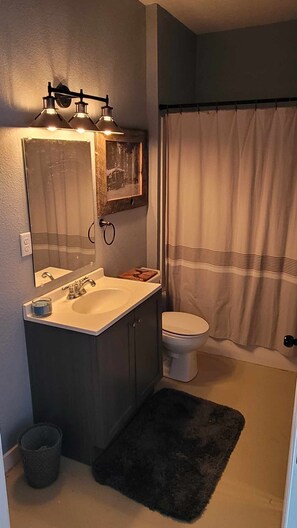 タオル、トイレットペーパー