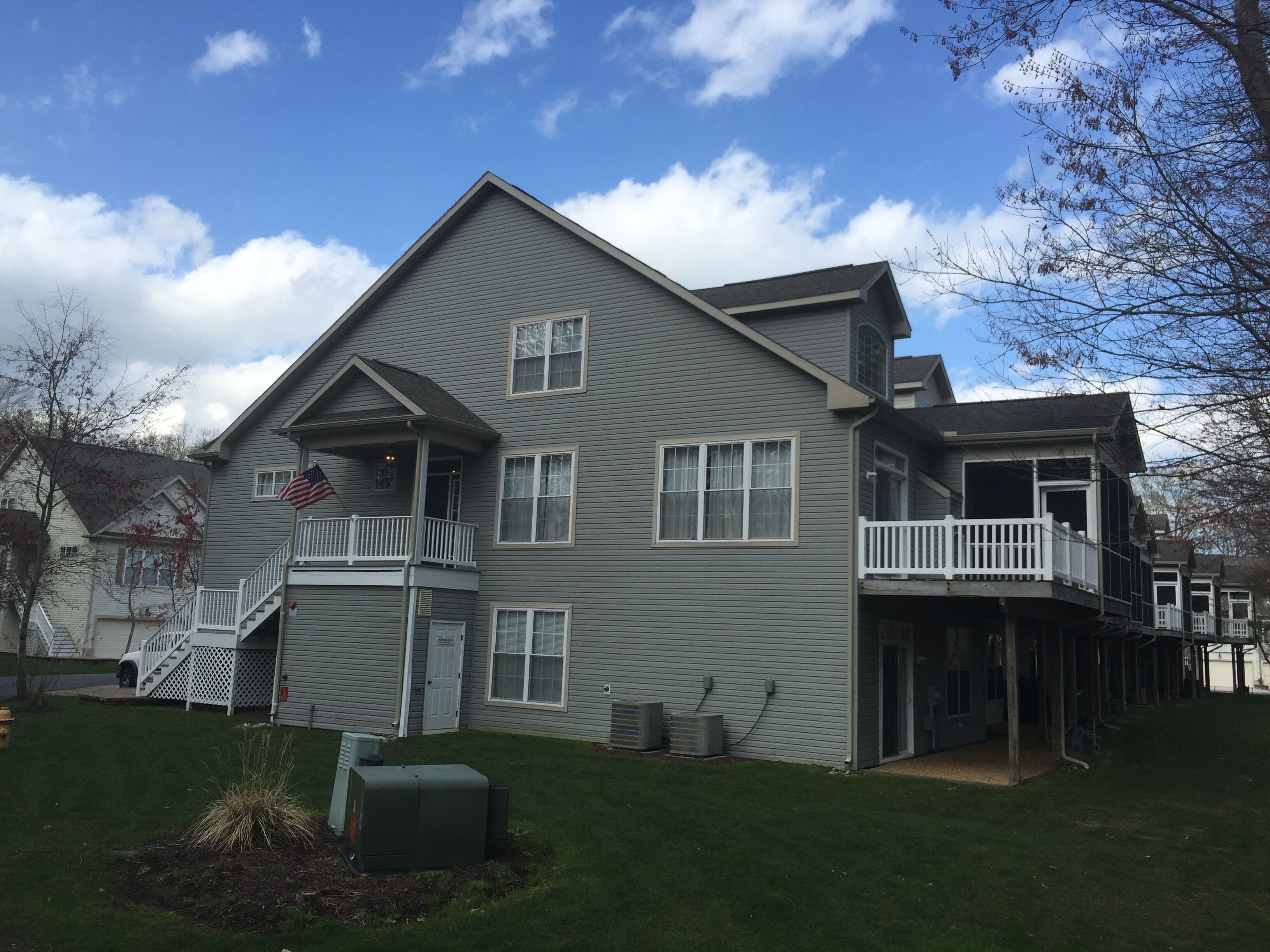Beach & Golf Getaway w/ Four Bedrooms on Three Levels - Living Areas All Levels 