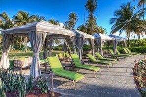 Property grounds - Studio Deluxe Ocean View, Kitchenette, Balcony, Rio Mar Margaritaville Resort! (Río Grande)