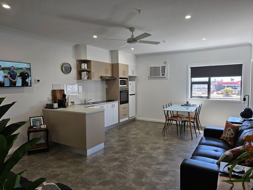 Aart Apartments Port Lincoln, Accommodation in the CBD, 100m from the beach.