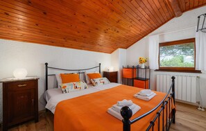 5 habitaciones, tabla de planchar con plancha y cuna de viaje 