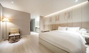 Family Double Room | Escritorio, wifi gratis y ropa de cama 