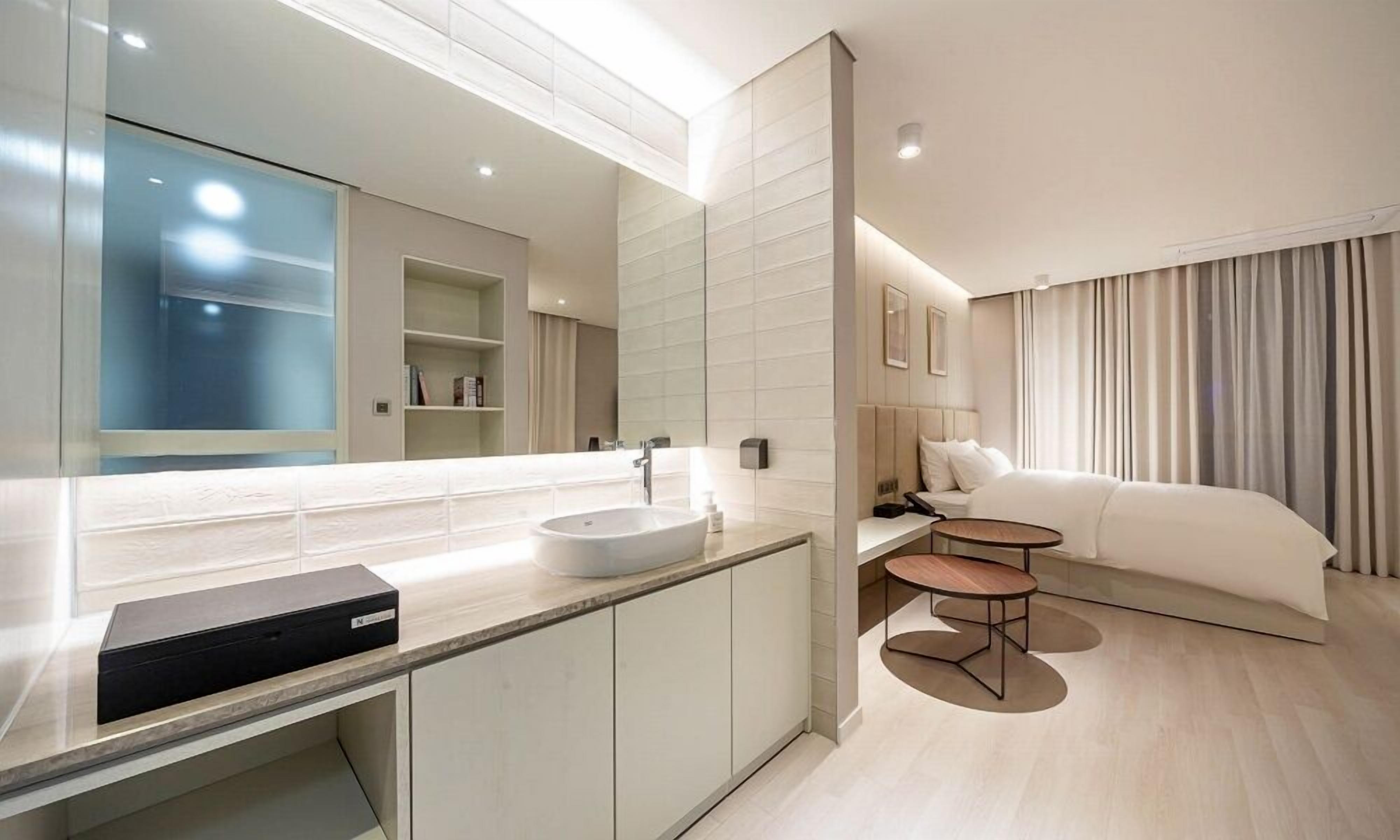 Family Double Room | Bad | Toalettartikler (inkludert), hårføner, badekåper og tøfler