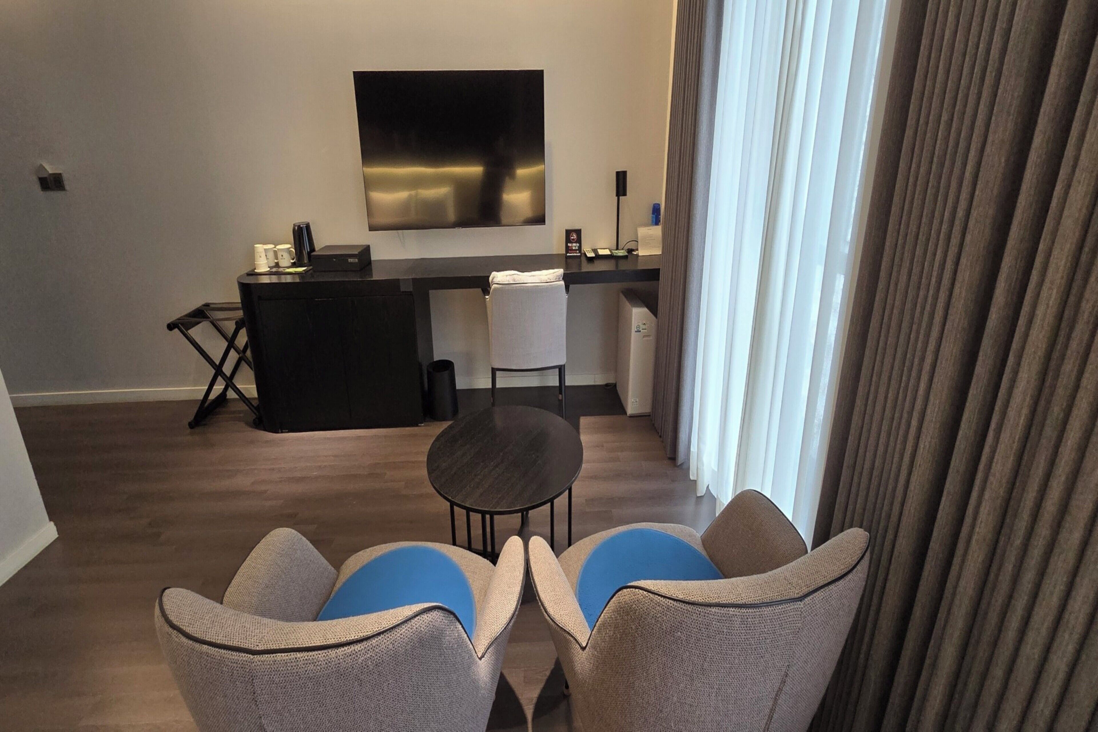 Suite | デスク、WiFi (無料)、ベッドシーツ