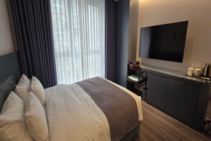 Standard Room | Desk, WiFi (free), bed sheets