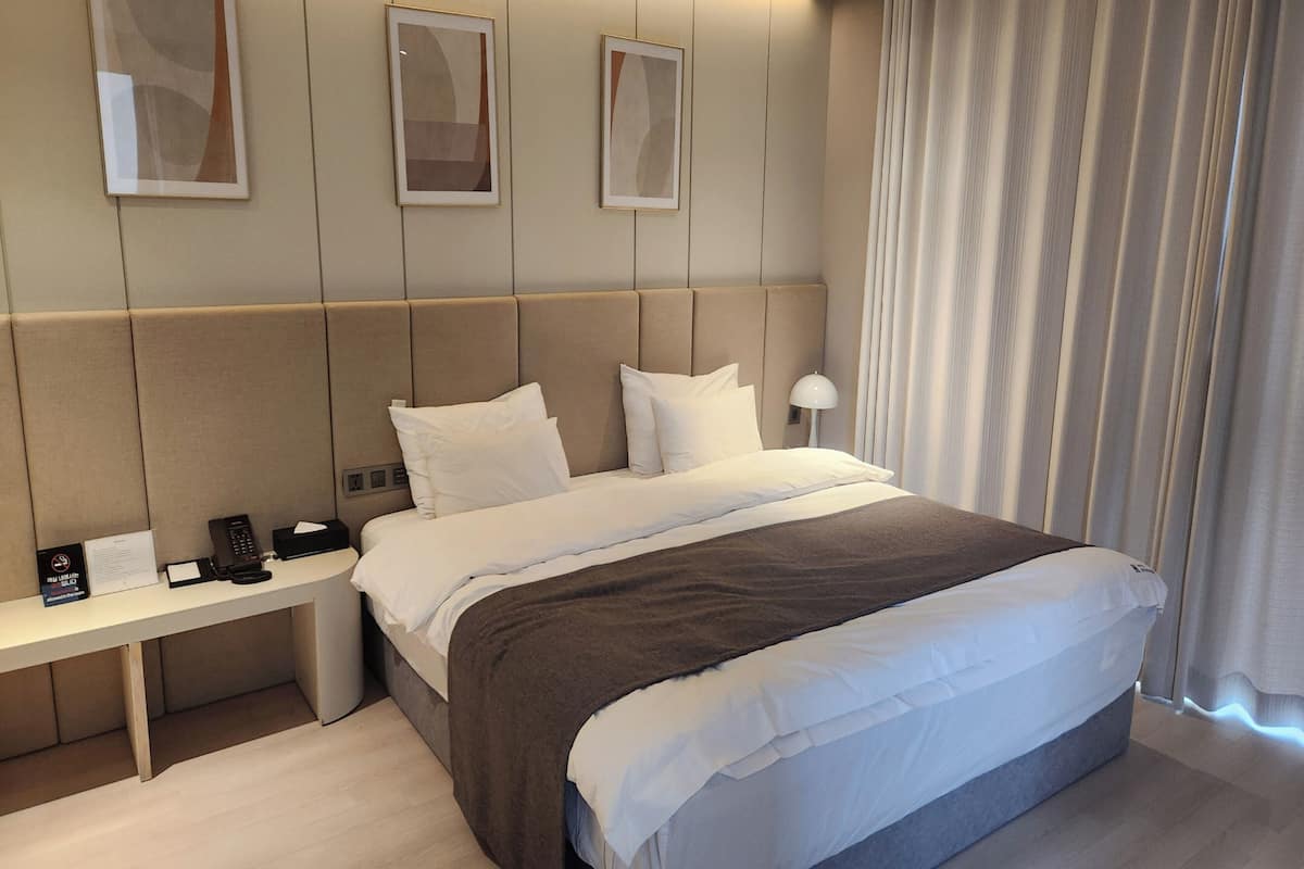 Premium Terrace Open-air Bath | Escritorio, wifi gratis y ropa de cama