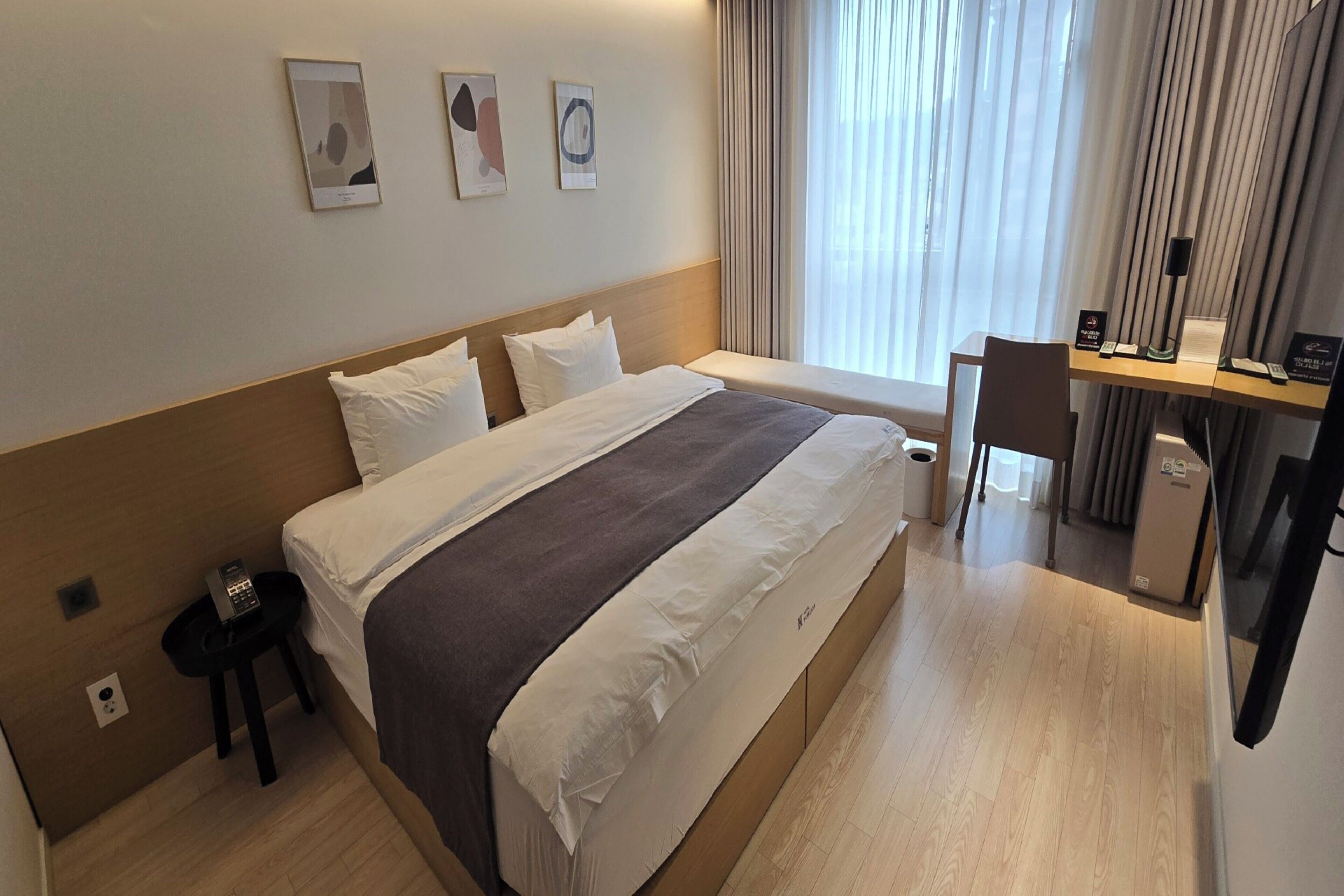 Desk, free WiFi, bed sheets