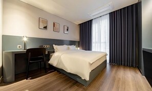Desk, free WiFi, bed sheets - Hotel Noblion (Pohang)