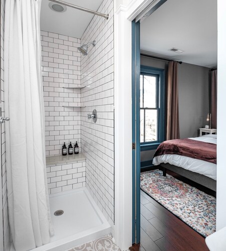 Newtown Retreat: Award-Winning Renovation + Ideal Location