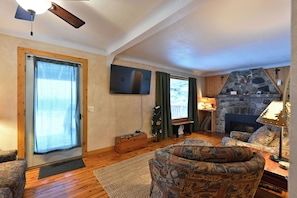 Smart TV, fireplace