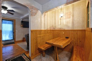 Dining - Brookside Cottage (Grand View)