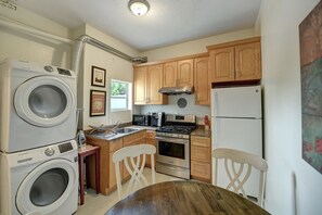 Microwave, oven, stovetop - 4 Bedroom flat in ideal location by upscale shops, cafes. Fast WiFi (San Francisco)