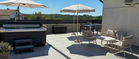 屋外ダイニングエリア