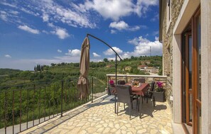Outdoor dining - Gorgeous apartment in Buje with WiFi (Buje)