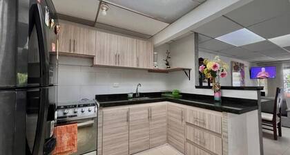 Casa amplia cerca a UKUMARI y parque CONSOTA wifi,parking privado,3habitaciones