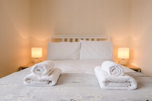 2 bedrooms, iron/ironing board, travel crib, WiFi - Grove Farm Annexe  WITH SWIMMING POOL, DALLINGHOO (Woodbridge)