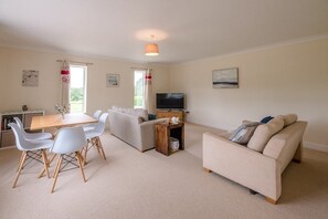 TV - Grove Farm Annexe  WITH SWIMMING POOL, DALLINGHOO (Woodbridge)
