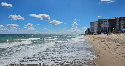 Lovely Partial Oceanview Condo at Ocean Manor Resort