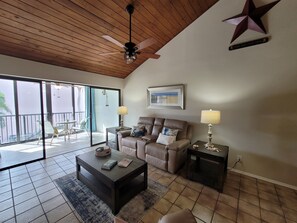 TV - BT 3122 Pond View Condo - Paradise Vacation Rental in Ocean Village (Fort Pierce)