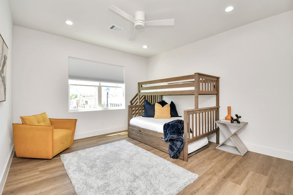 Luxury Townhome Houston Downtown Houston Vrbo