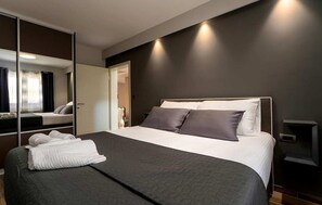 3 bedrooms, iron/ironing board, travel cot, free WiFi