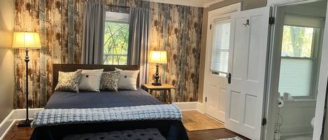 4 bedrooms, iron/ironing board, WiFi, bed sheets