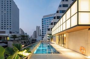 Hồ bơi ngoài trời 