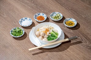 Tägliches Frühstücksbuffet gegen Gebühr