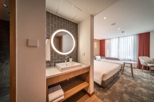 Superior Triple Room | In-room safe, desk, blackout drapes, soundproofing