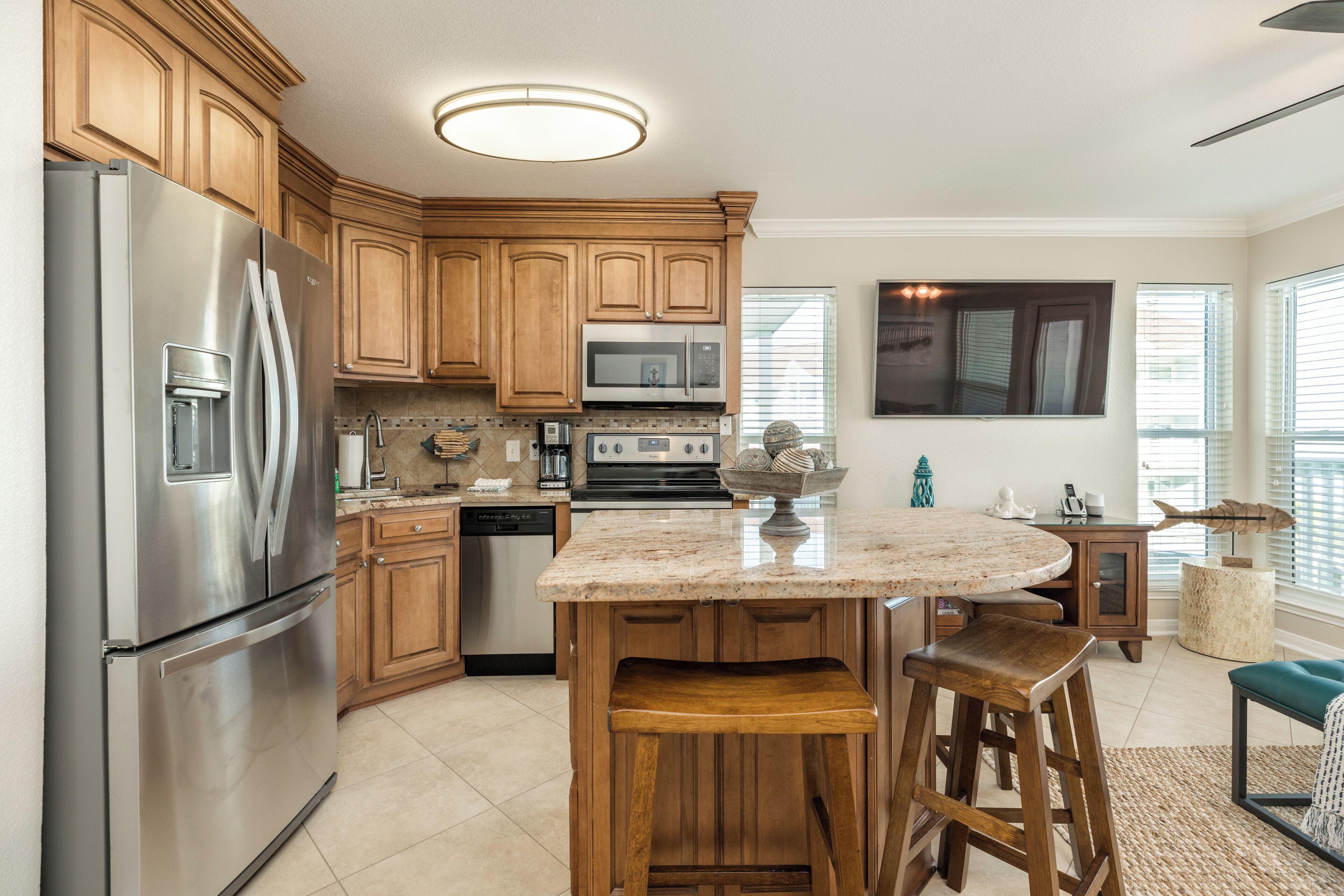 ثلاجة، ميكروويف، فرن، موقد طهي مسطح