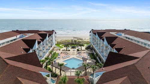 Renovated in 2025!  Family Fun @ Serene Shores. Oceanfront, Heated Pool, Hot Tub