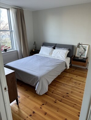 2 quartos, ferros/tábuas de passar roupa, Wi-Fi, roupa de cama
