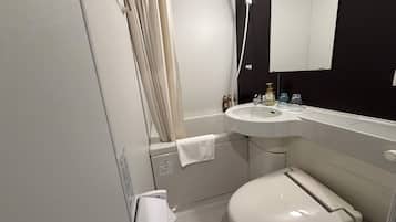 Quarto duplo superior, para não fumantes | Banheiro | Secador de cabelo, chinelos, vasos sanitários com bidê eletrônico