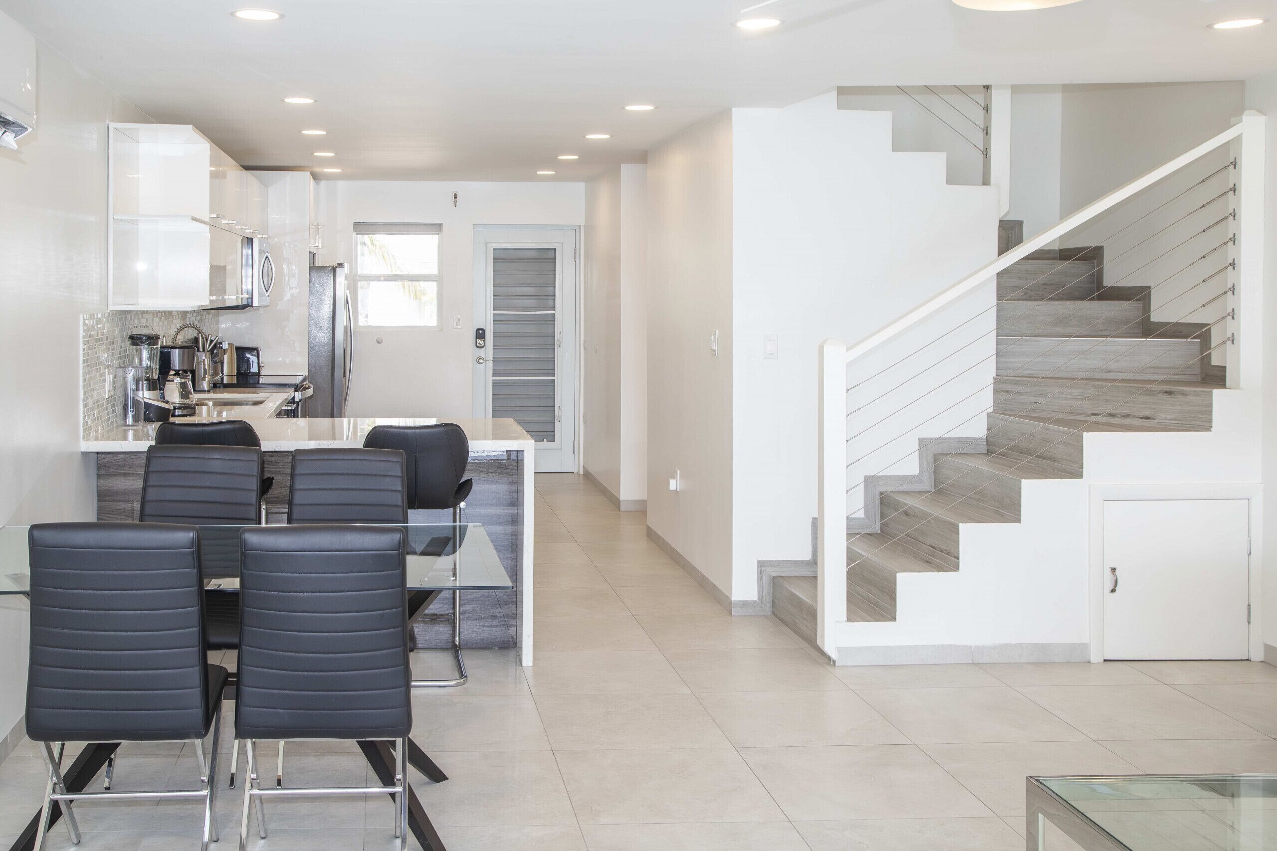 Réfrigérateur, micro-ondes, four, lave-vaisselle