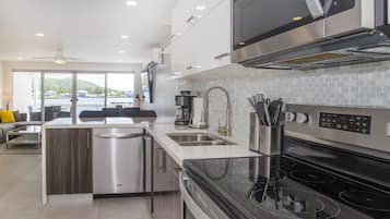 Kühlschrank, Mikrowelle, Ofen, Geschirrspüler