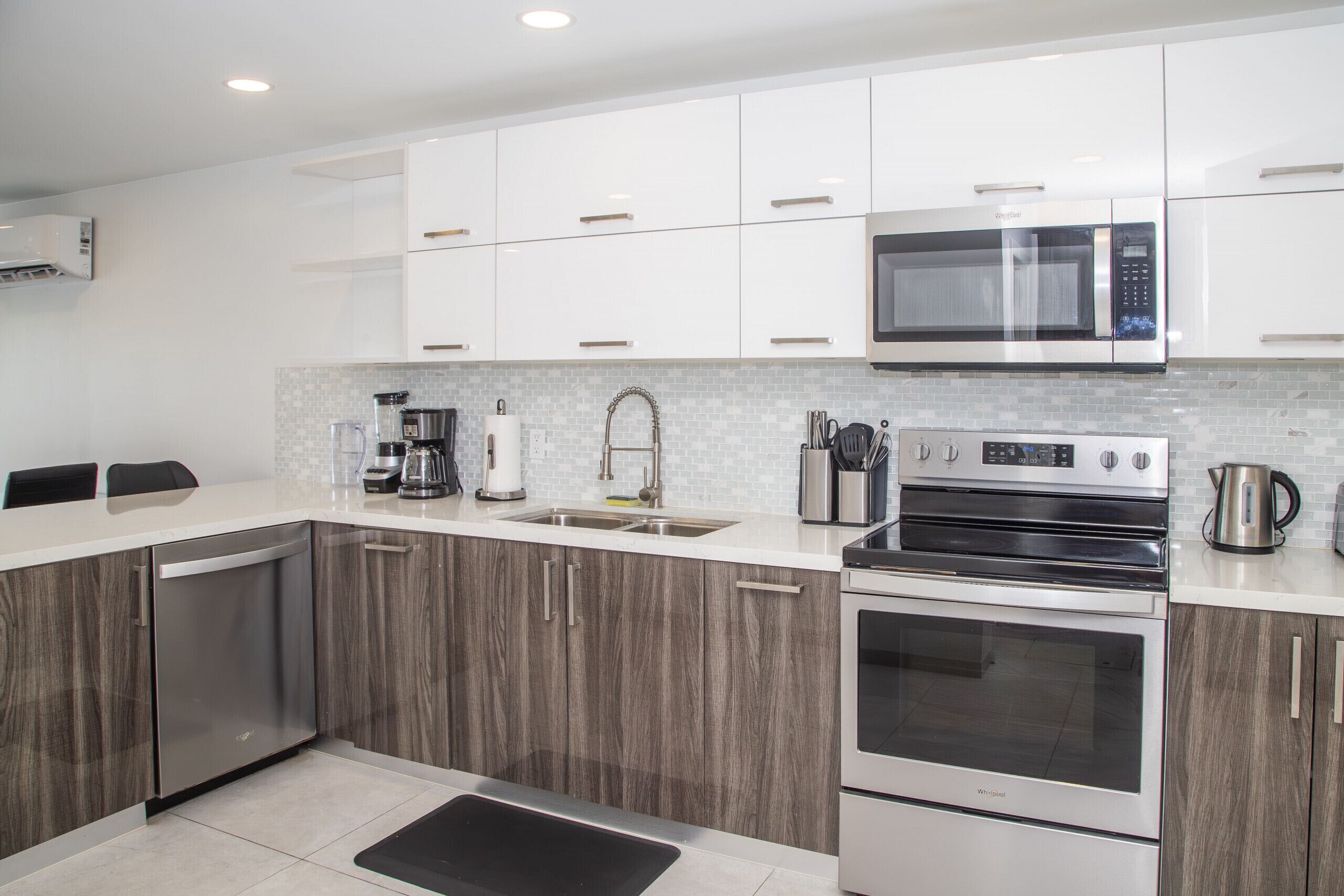 Réfrigérateur, micro-ondes, four, lave-vaisselle