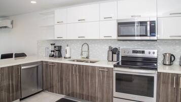 Réfrigérateur, micro-ondes, four, lave-vaisselle