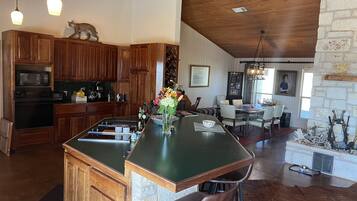 冰箱、微波炉、烤箱、炉灶